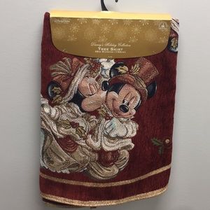 Disney’s holiday collection Tree skirt